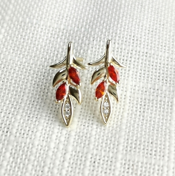 14k gold Garnet and White Topaz  stud earrings 🆕 - Picture 3 of 9